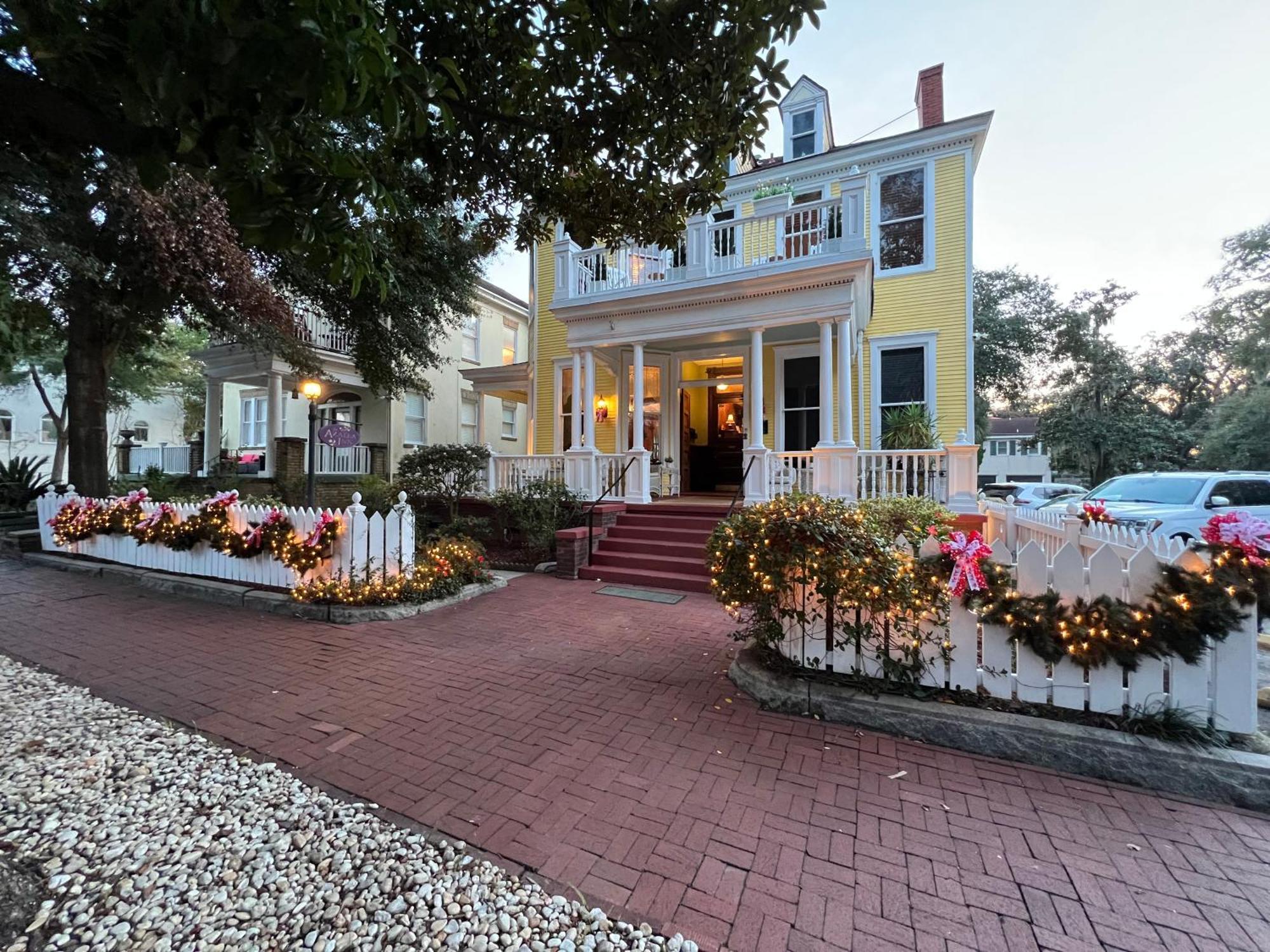 Azalea Inn And Villas Savannah Exteriör bild
