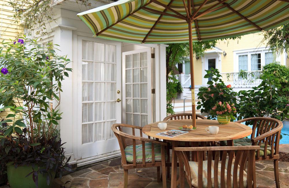 Azalea Inn And Villas Savannah Exteriör bild