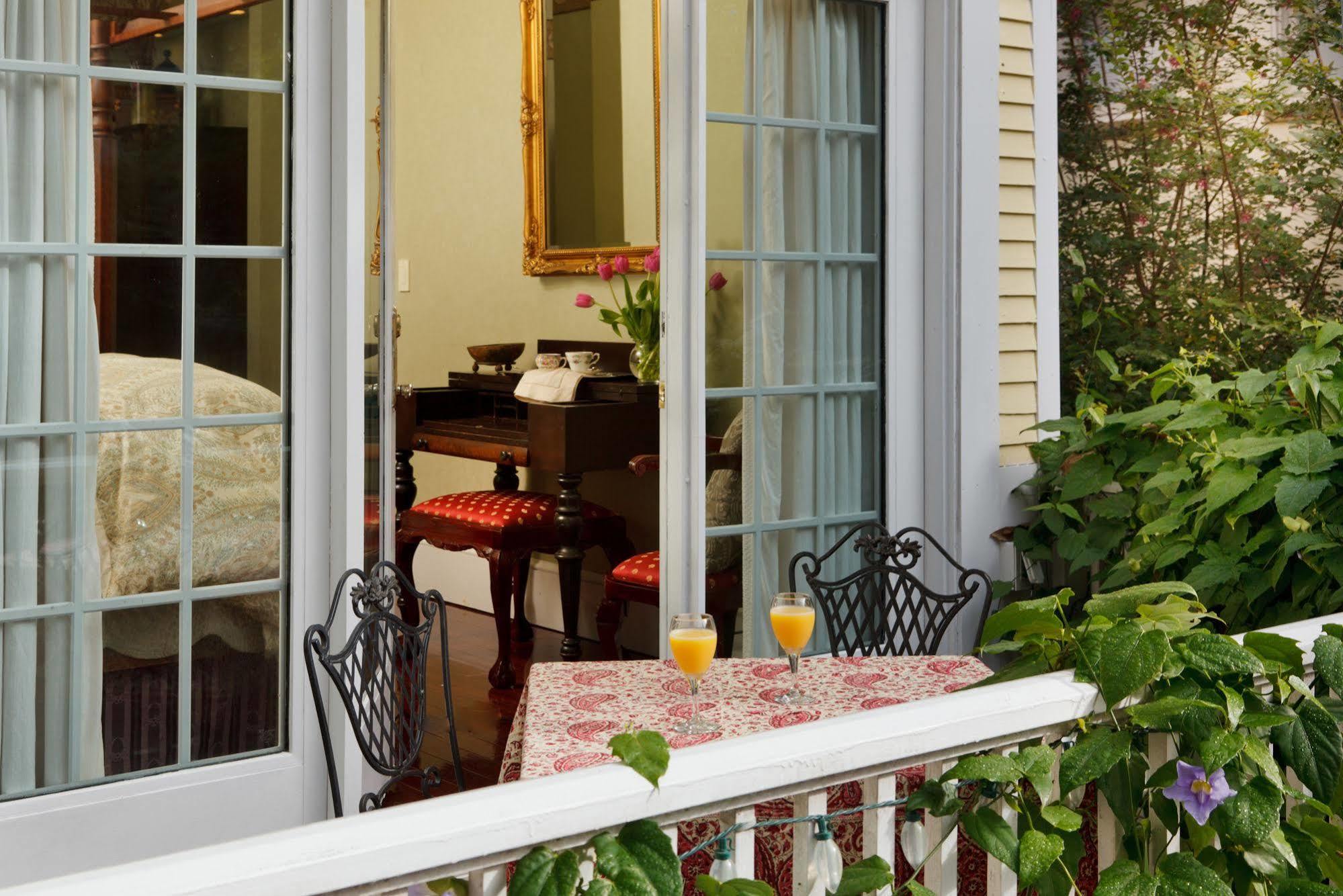 Azalea Inn And Villas Savannah Exteriör bild